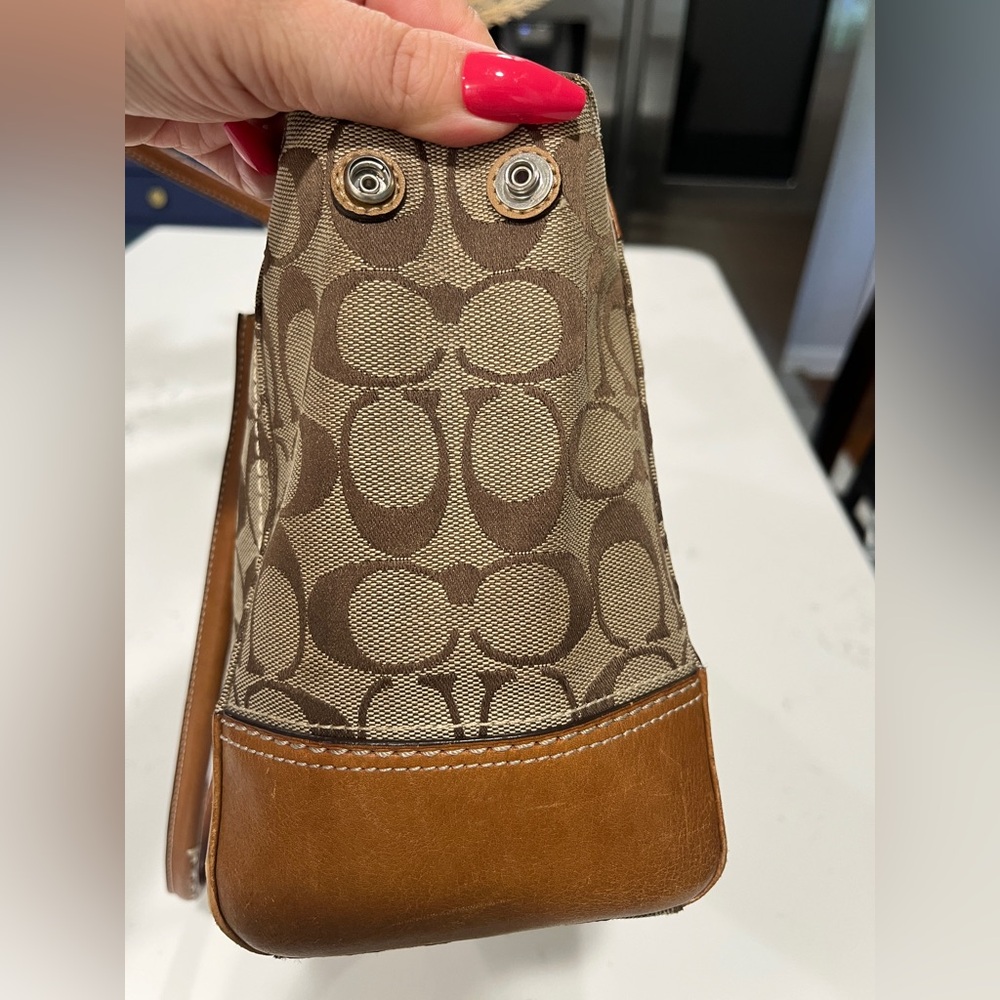 Coach Bag! - Picture 6 of 16